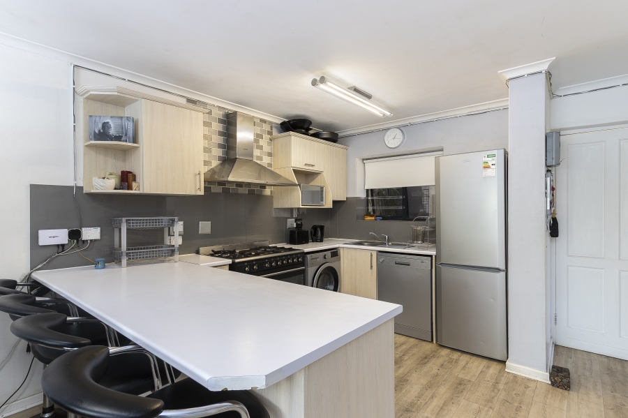 3 Bedroom Property for Sale in Somerset West Mall Triangle Western Cape